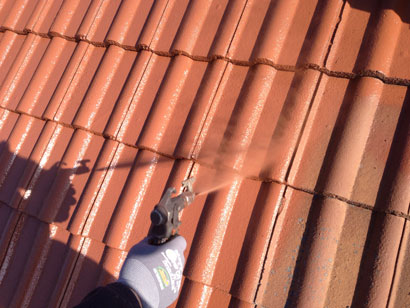 Dachbeschichtung als kostengünstige Alternative zum Neueindecken